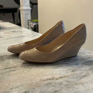 Nine West Beige Pattern Wedge Shoes – Brand New (No Box) - size 7.5 women.
